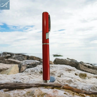 The Matte Black Refillable Pen: A Stylish Choice for Everyday Use.